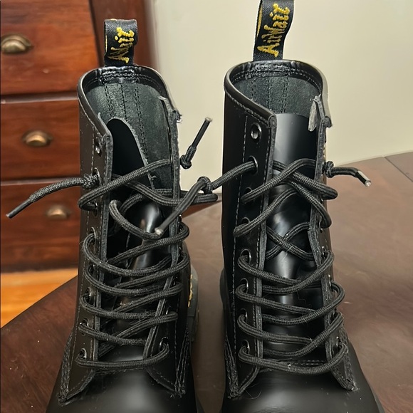 Dr. Martens 1460 SMOOTH LEATHER LACE UP BOOTS - Picture 12 of 12